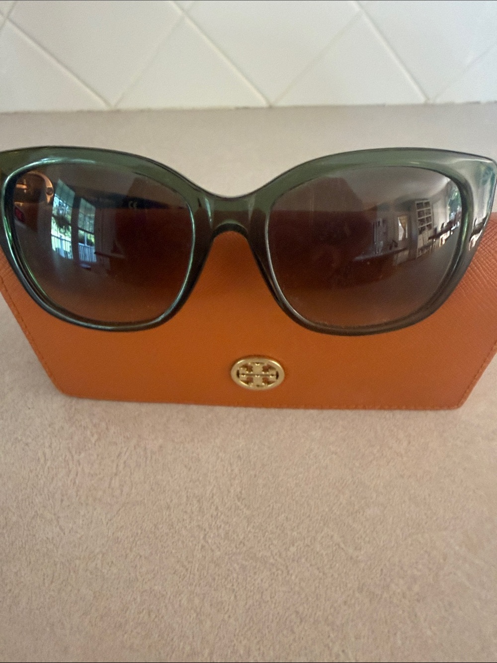 Tory Burch Dark Green Cat-Eye Sunglasses with Brown Gradient Lenses